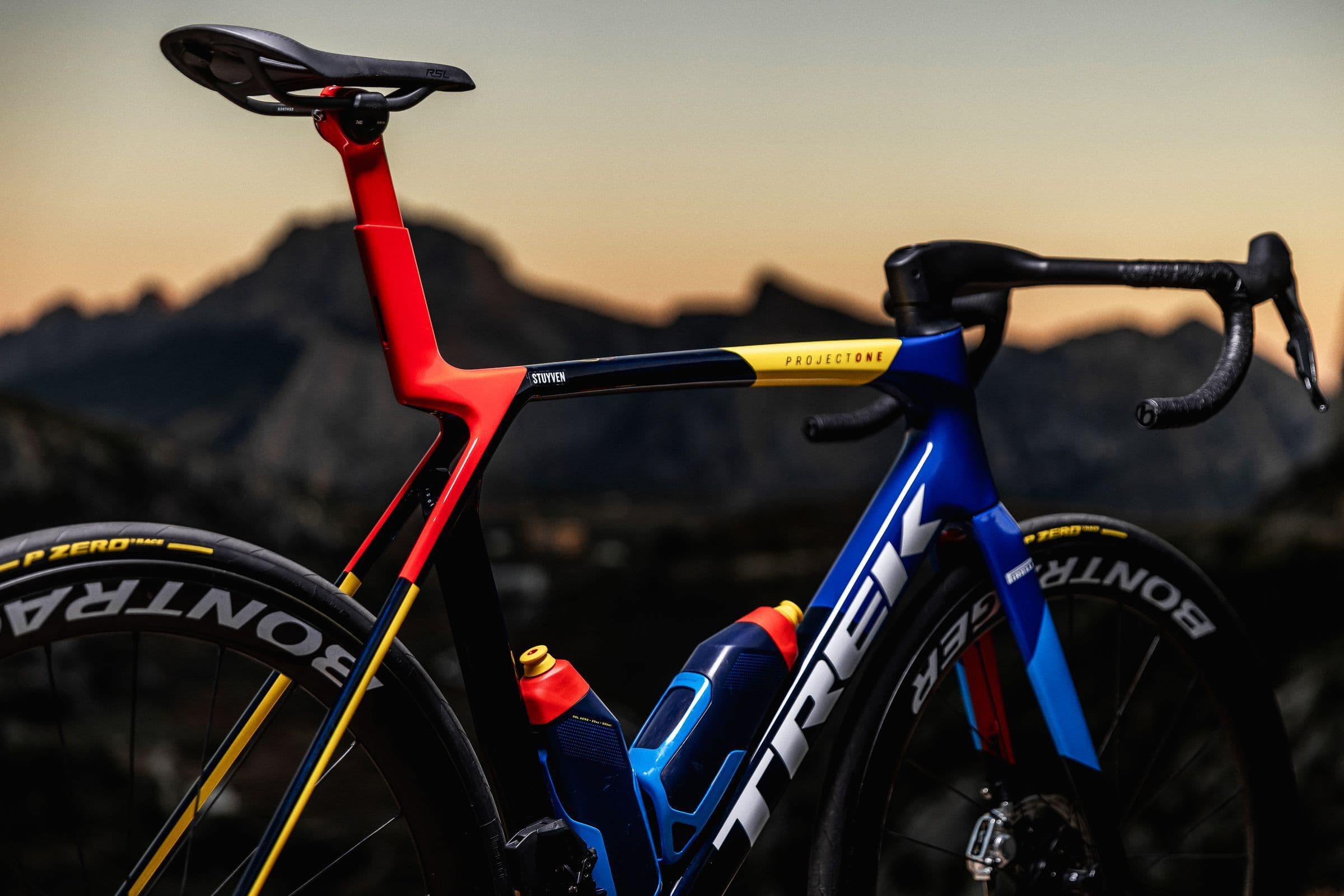 23-madone-rd-ross-bell-photo-web-422_copy.jpg