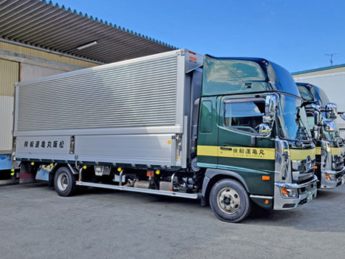 中型ウイング車